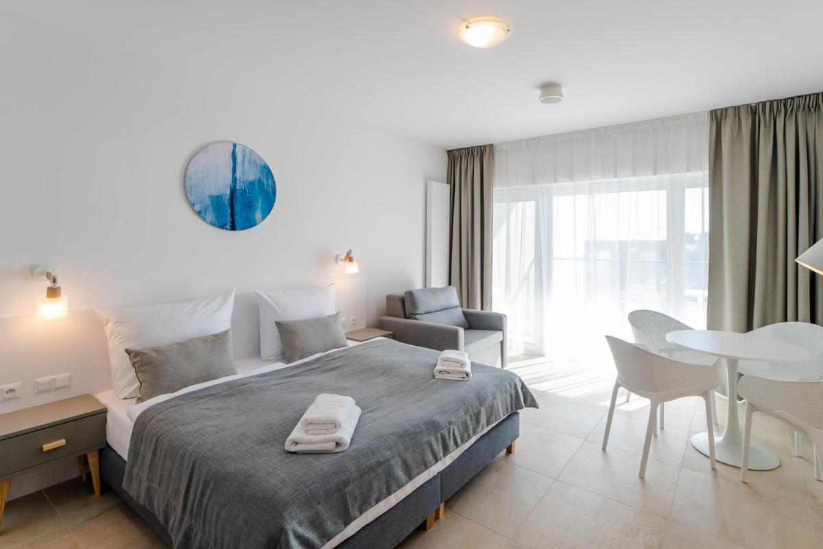 Aquamarina Prima Holiday Studios by the BEACH by Noclegi Renters