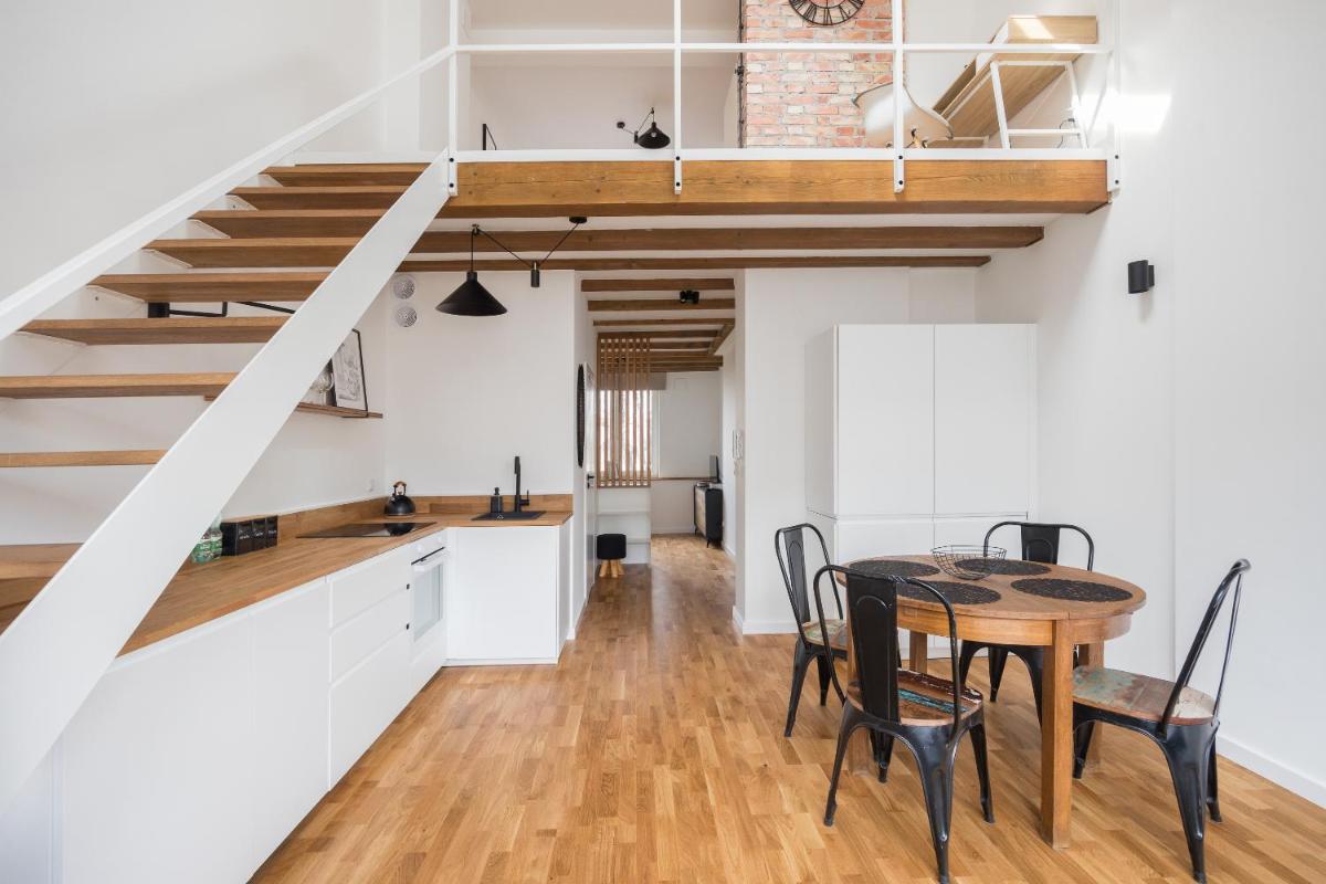 Rondo Wiatraczna Loft Apartment