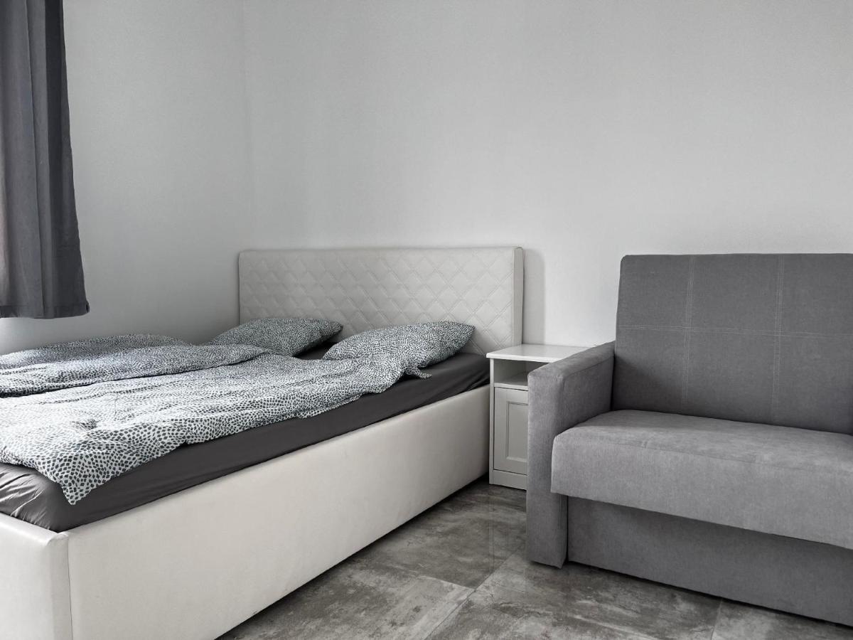 Schönes Appartement in Paprotno mit Möblierter Terrasse
