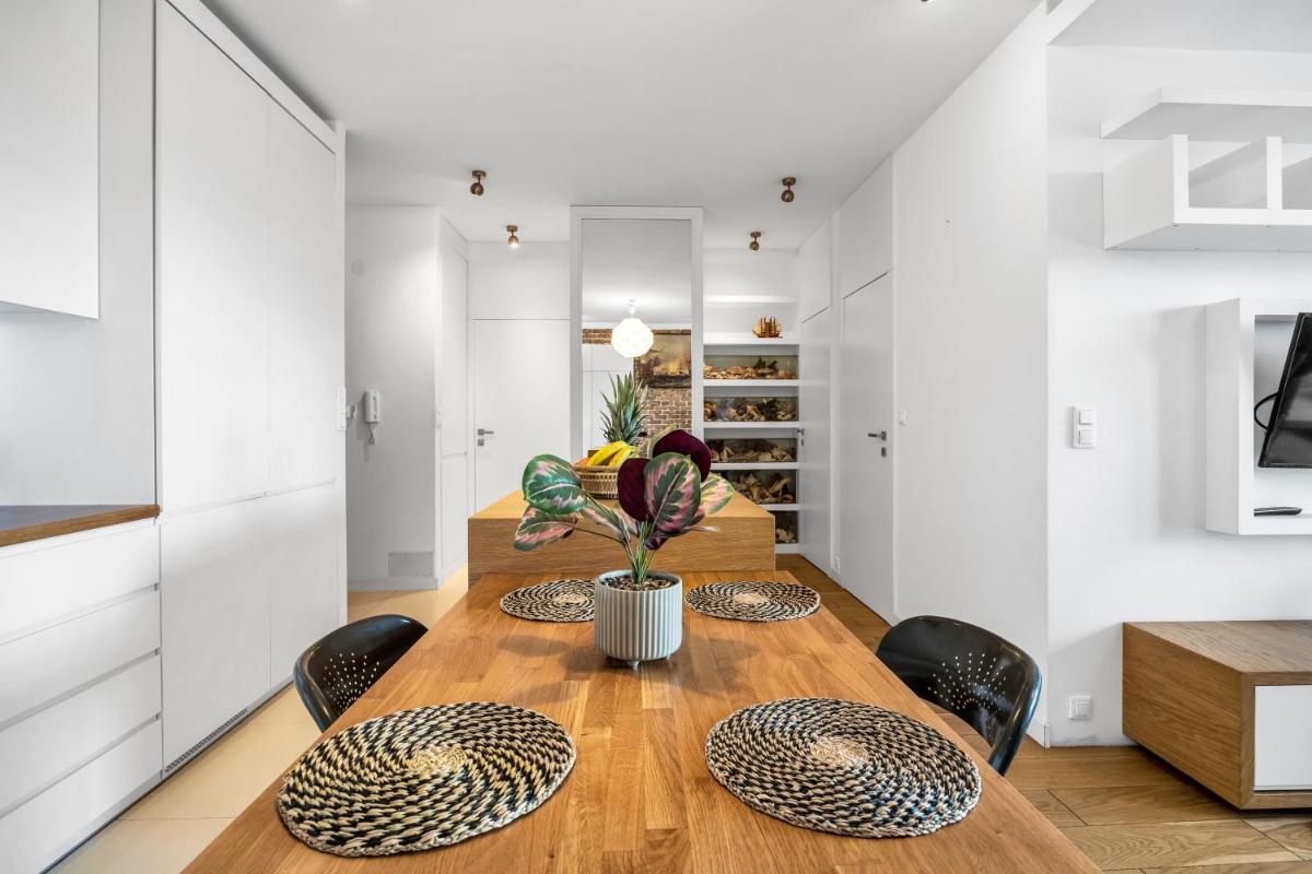 Spacious 2 BR AC Dalanowska 46