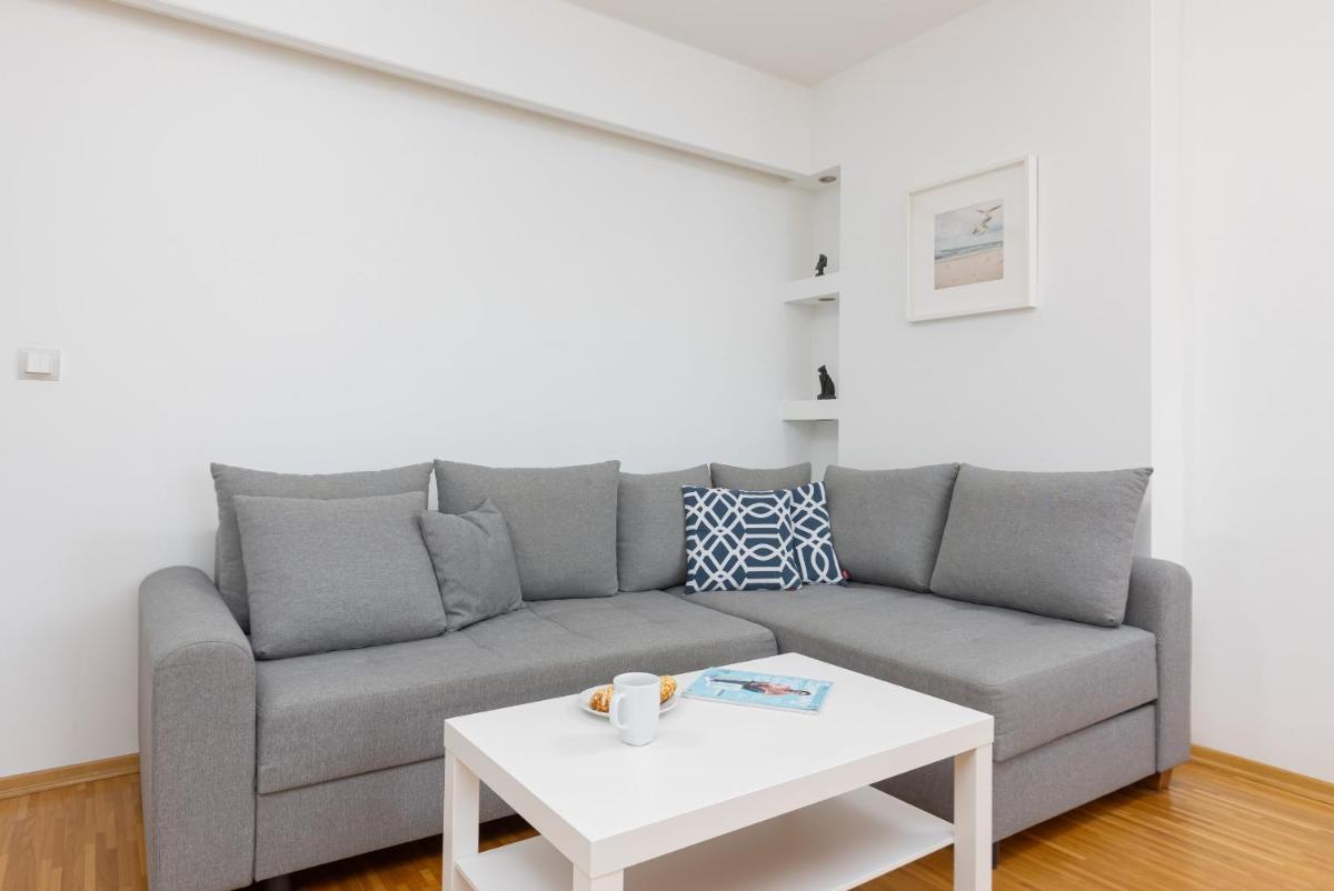 Spacious Apartment Pałac Jana III Wilanów by Noclegi Renters
