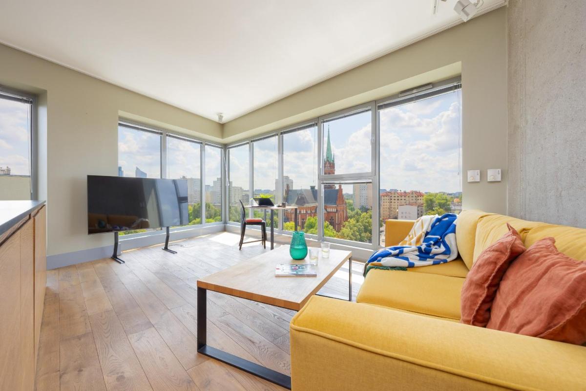 Studio with View of Warsaw Panorama with Parking by Noclegi Renters