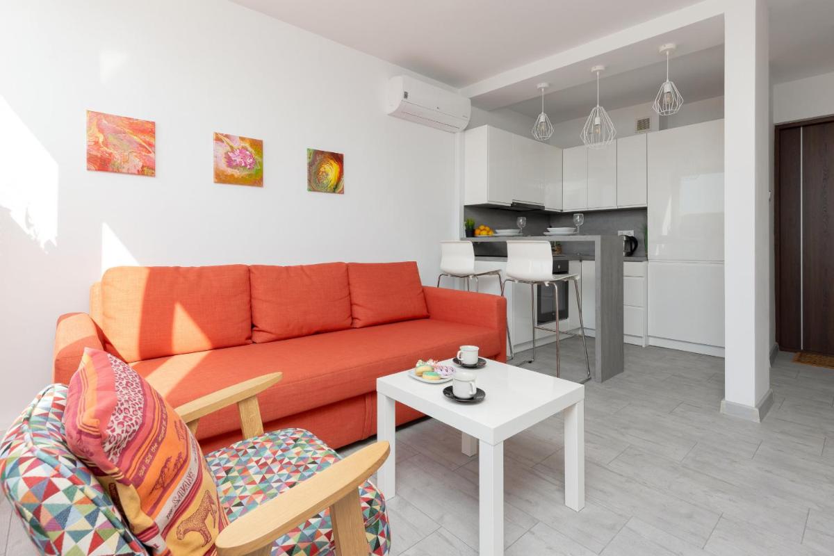 Chłodna Apartments with a City View Wola by Noclegi Renters