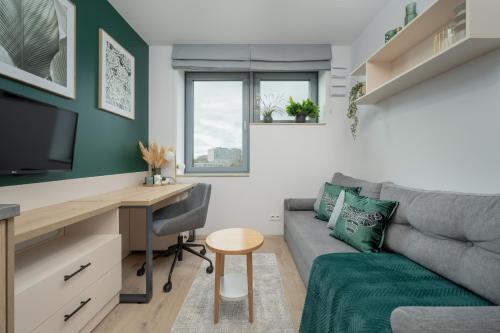 Trendy Studios with Home Office near Wrocław Main Station by Noclegi Renters