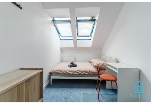 Uranus Room