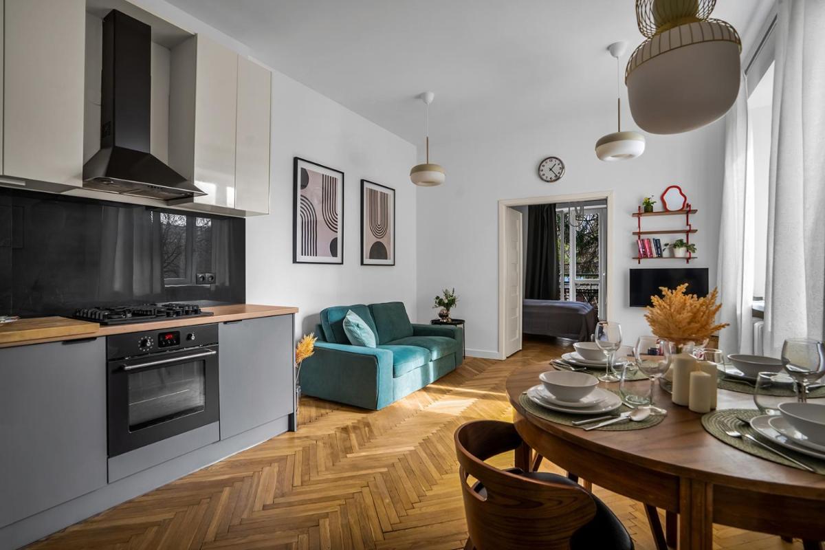 Warsaw Suite near River - 58m2, Balcony, Metro - by Rentujemy
