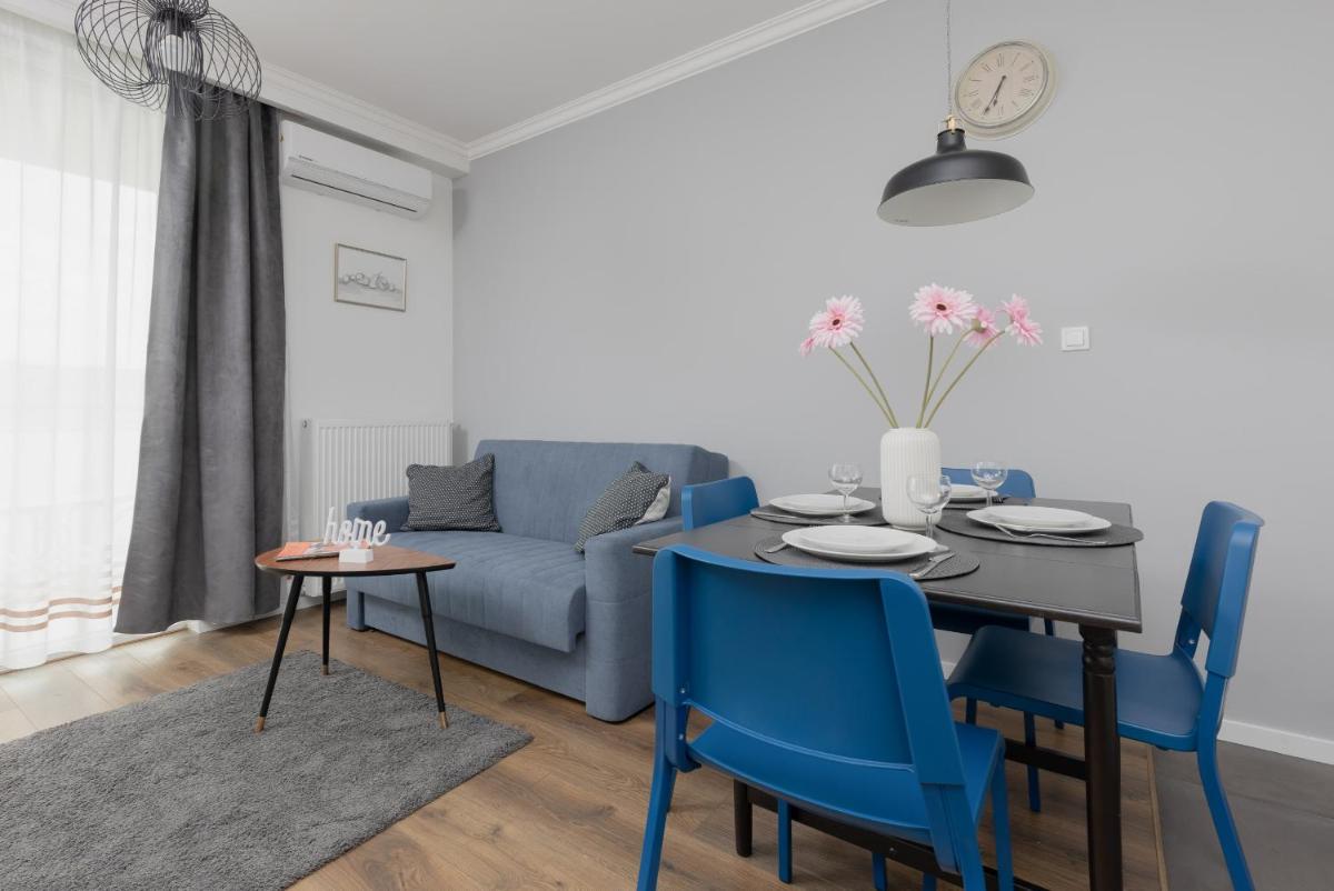 Warsaw Ursynów Apartment with Balcony by Noclegi Renters