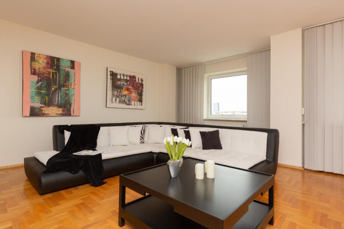 Warszawa Aleja Jana Pawła II Apartment by Noclegi Renters