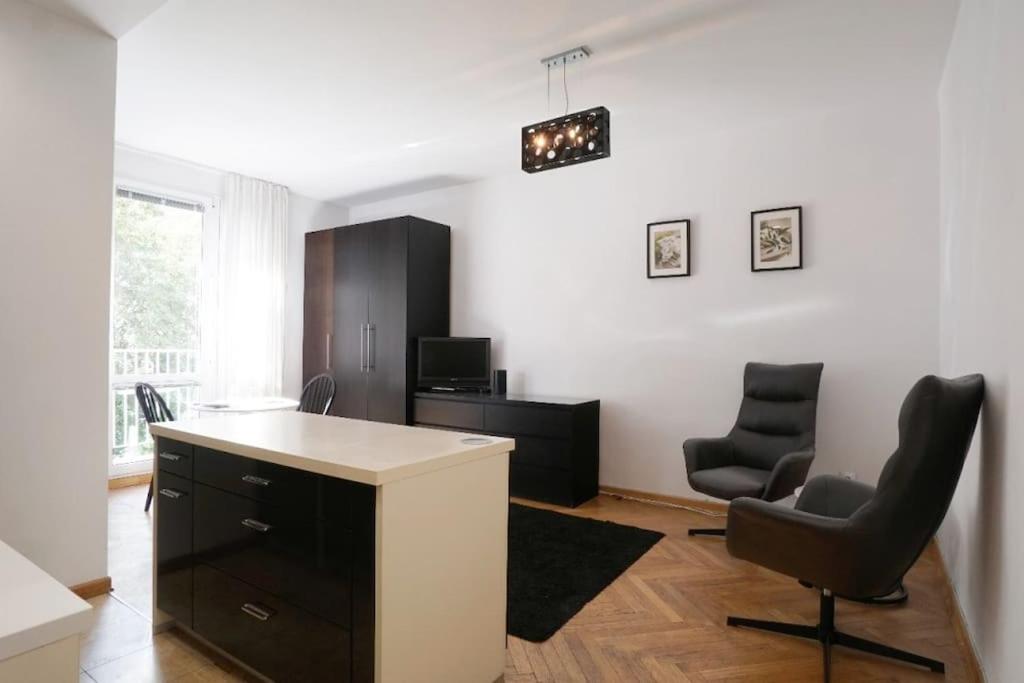Wierzbno Apartment near Metro by Ecru WWA89