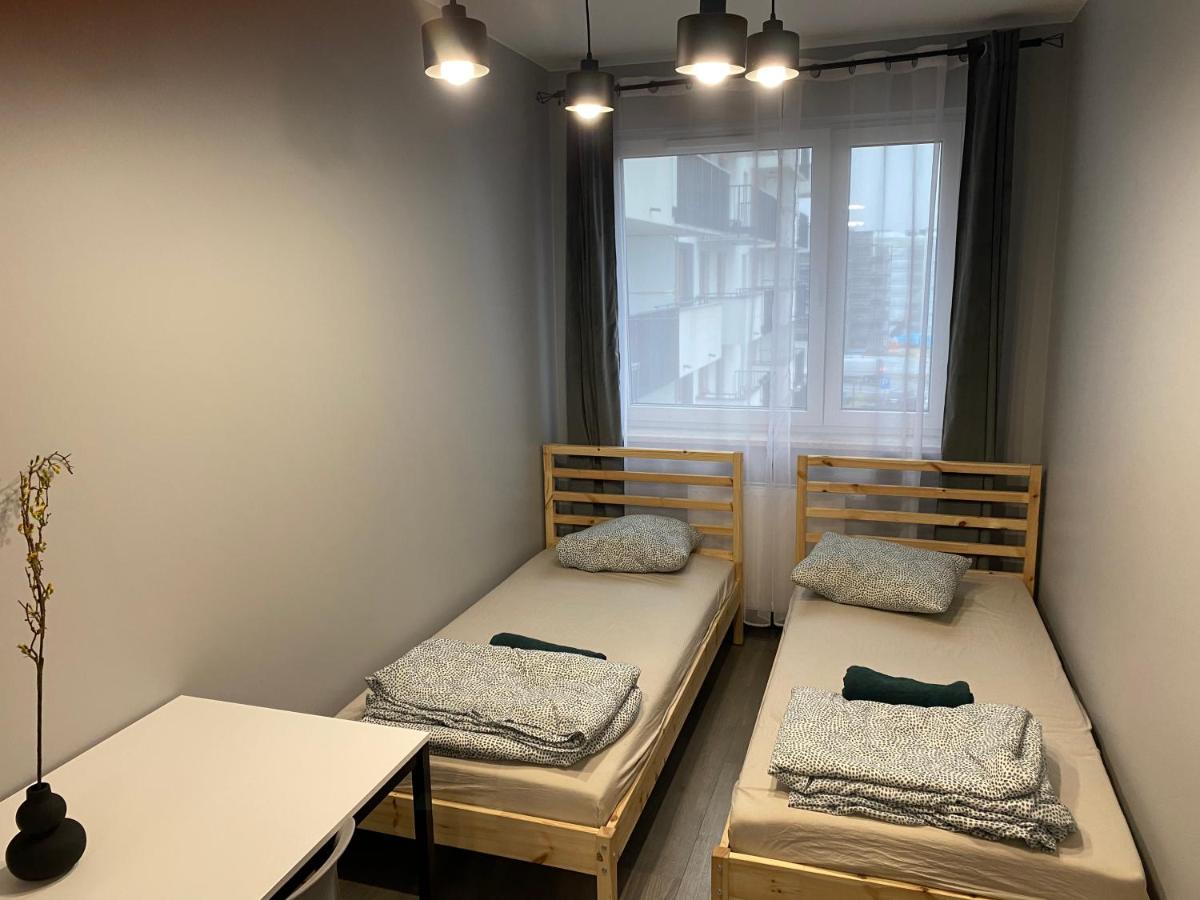 WORKATION Centre Airport Boutique Designer Bath, 3-4 days best offer, Kitchen, Balkony, Aircon
