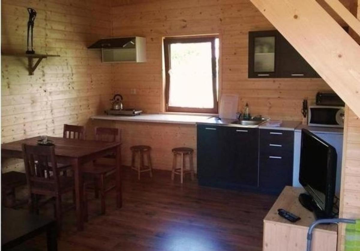 Blockhütte mit Garten, Terrasse und Grill