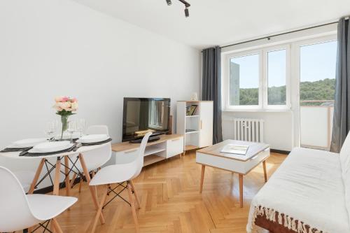 Wyspiańskiego Bright & Comfortable Apartment with a Sea View Gdynia by Noclegi Renters